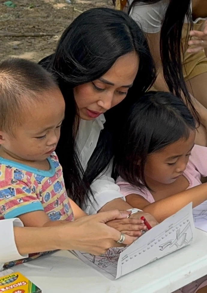 Creative charity for children living in poverty in Philippines