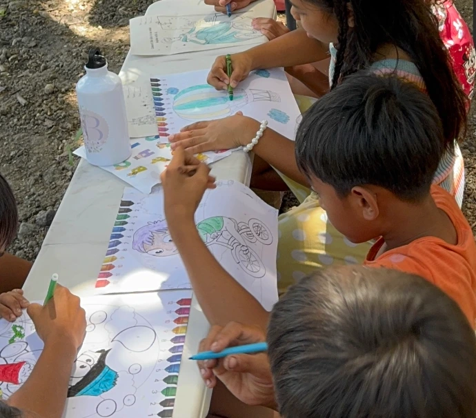 Creative charity for children living in poverty in Philippines