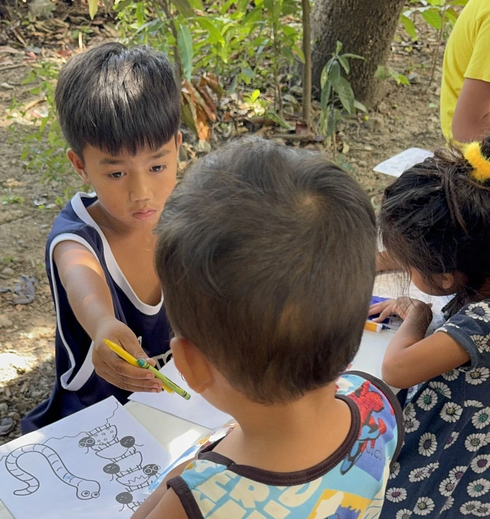 Creative charity for children living in poverty in Philippines