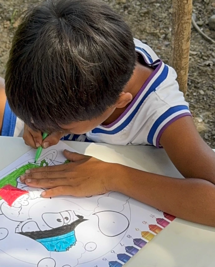Creative charity for children living in poverty in Philippines
