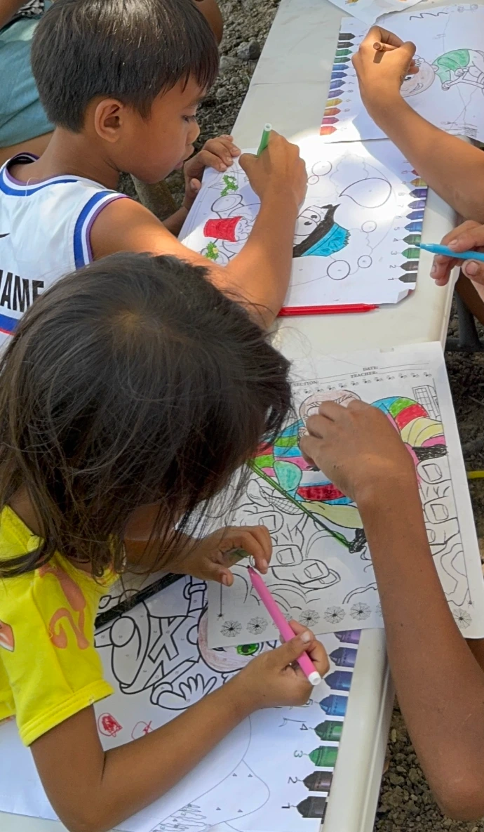 Creative charity for children living in poverty in Philippines