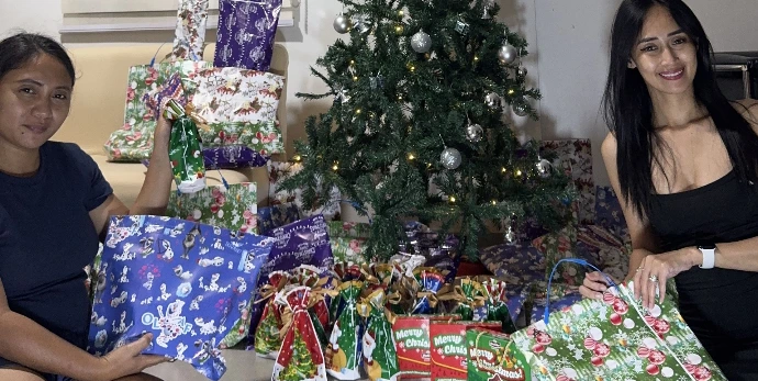 Christmas party for children living in poverty in Philippines